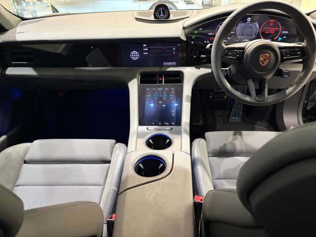 Porsche Taycan Cross Turismo 11