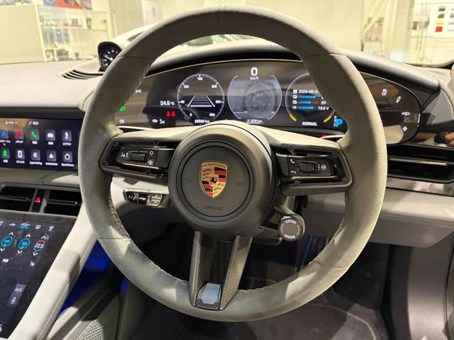 Porsche Taycan Cross Turismo 12