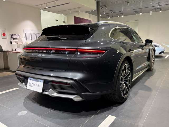 Porsche Taycan Cross Turismo 6