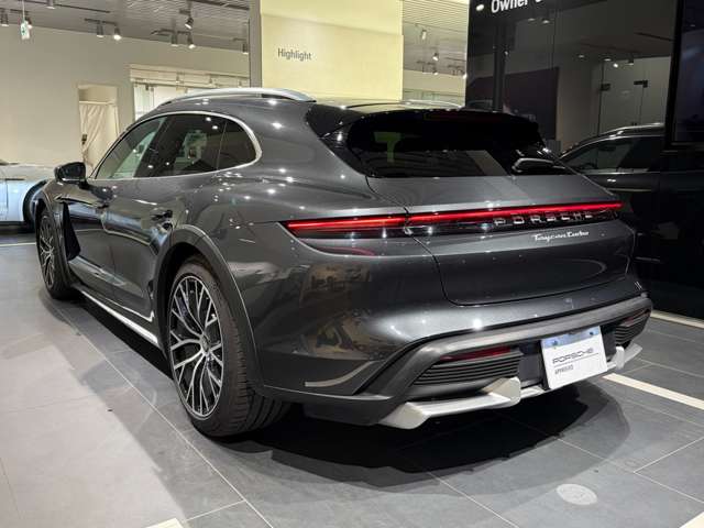 Porsche Taycan Cross Turismo 8