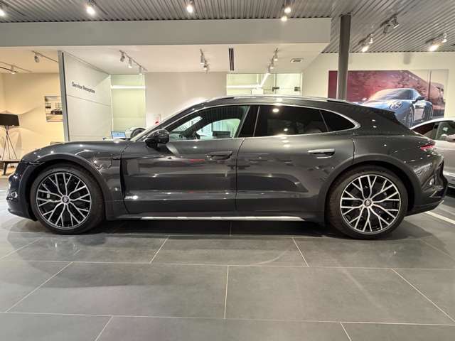 Porsche Taycan Cross Turismo 9