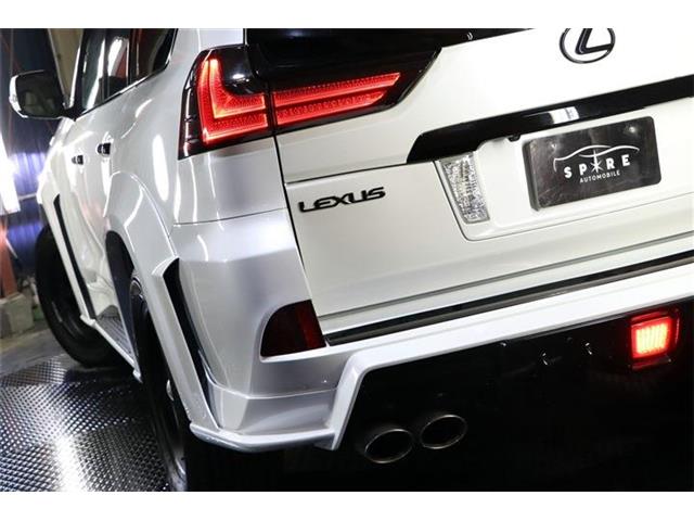 Lexus LX 12