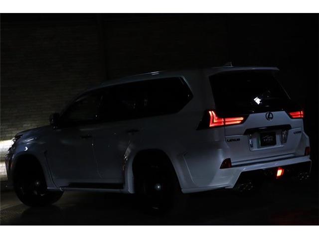 Lexus LX 3