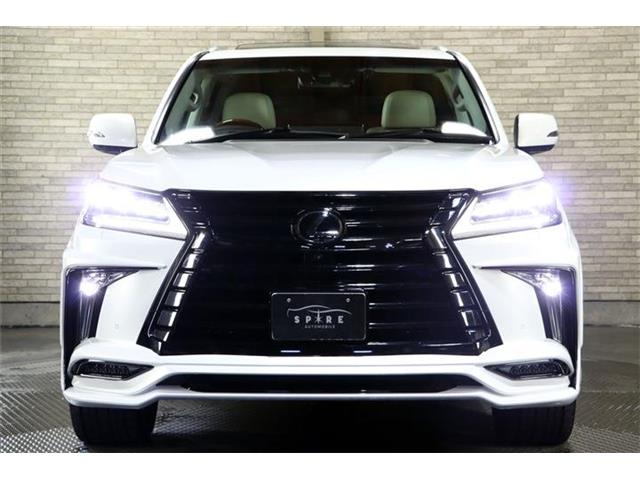 Lexus LX 4