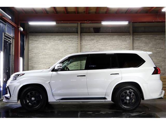 Lexus LX 5