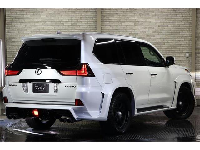 Lexus LX 8