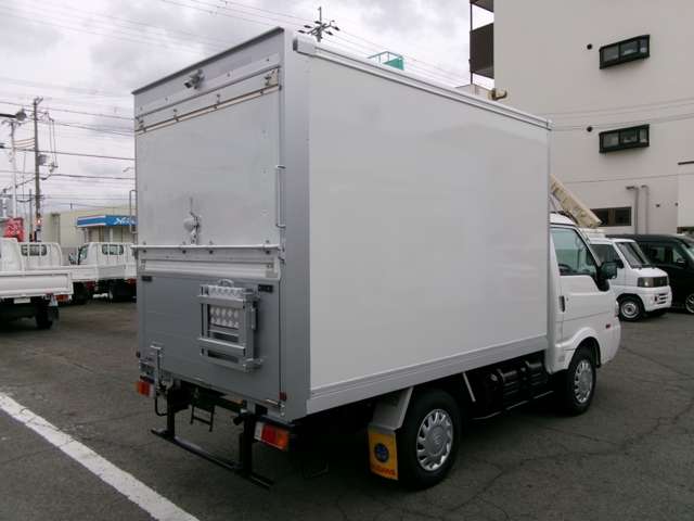 Mazda Bongo Truck 4