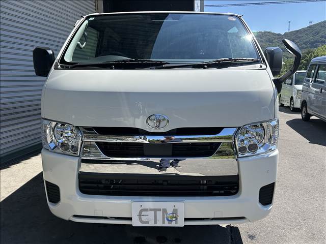 Toyota Hiace Van 4