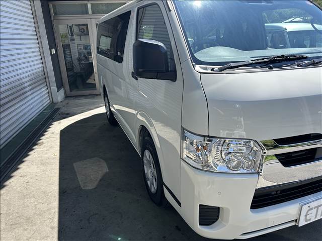Toyota Hiace Van 6