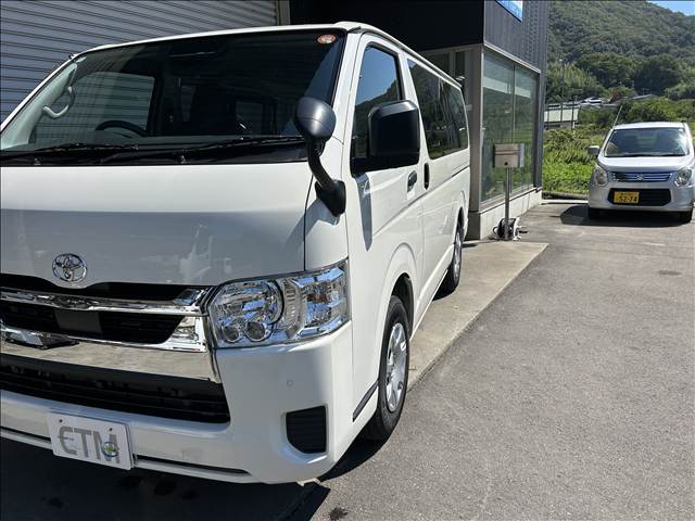 Toyota Hiace Van 7