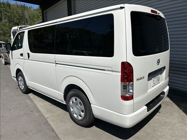 Toyota Hiace Van 8
