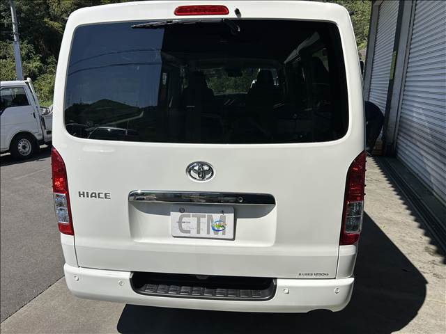 Toyota Hiace Van 9