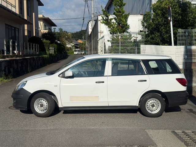 Nissan AD 5