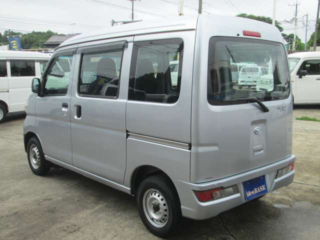 Daihatsu Hijet Cargo 10