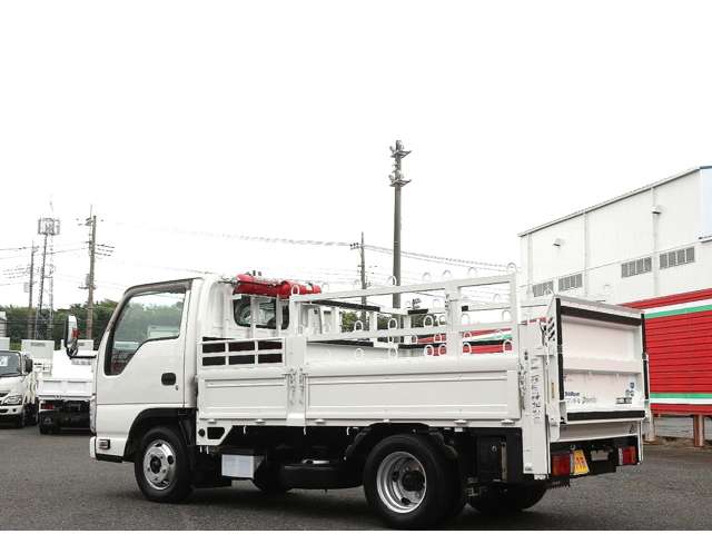Isuzu Elf 7