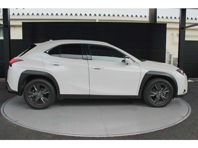 Lexus UX 6