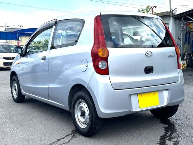 Daihatsu Mira 3