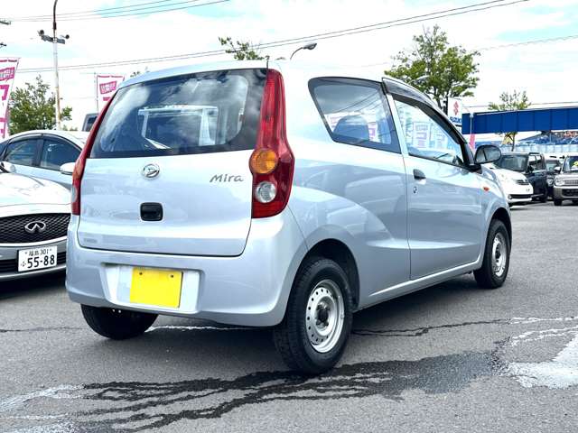 Daihatsu Mira 4
