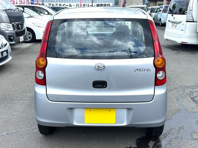 Daihatsu Mira 6