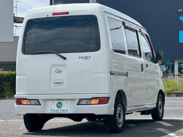 Daihatsu Hijet Cargo 2