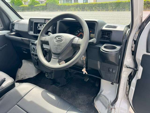 Daihatsu Hijet Cargo 3