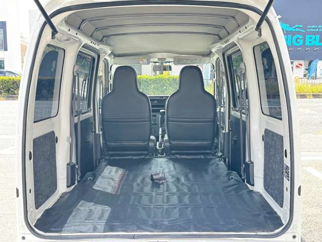Daihatsu Hijet Cargo 4
