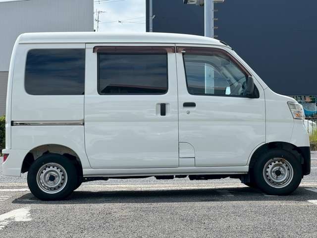 Daihatsu Hijet Cargo 6