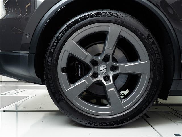 Porsche Macan 8