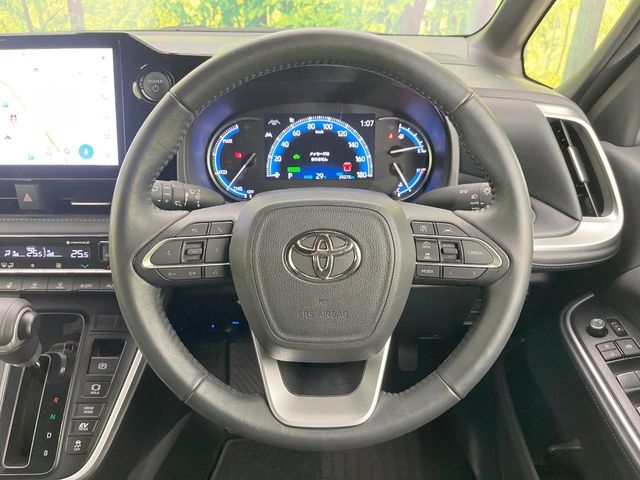 Toyota Voxy 12