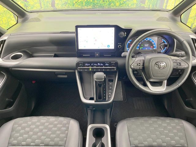 Toyota Voxy 2