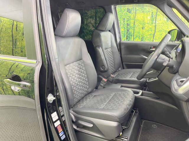 Toyota Voxy 8