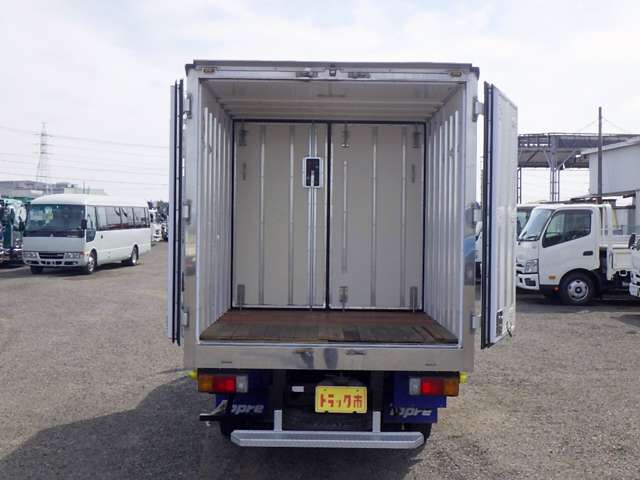 Hino Dutro 11