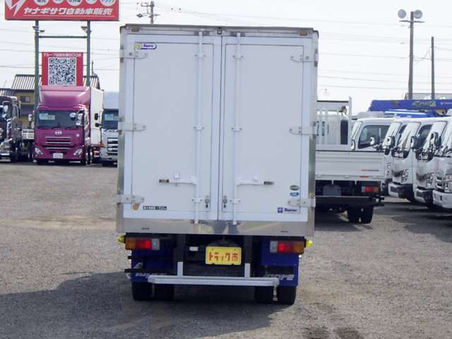 Hino Dutro 8