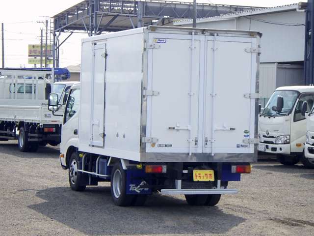 Hino Dutro 9