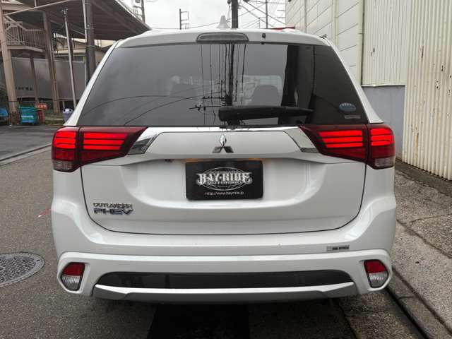 Mitsubishi Outlander PHEV 4