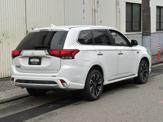Mitsubishi Outlander PHEV 7