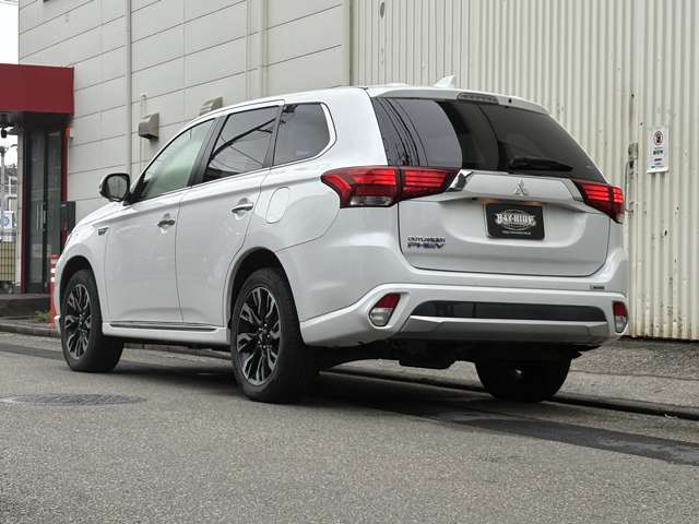 Mitsubishi Outlander PHEV 8