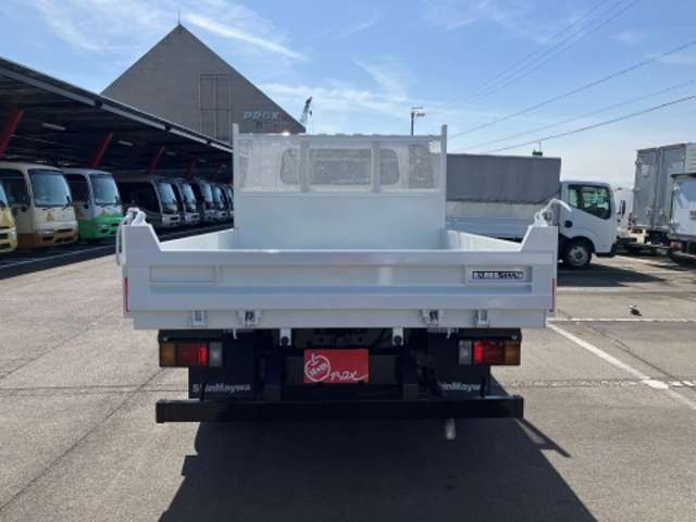 Isuzu Elf 7