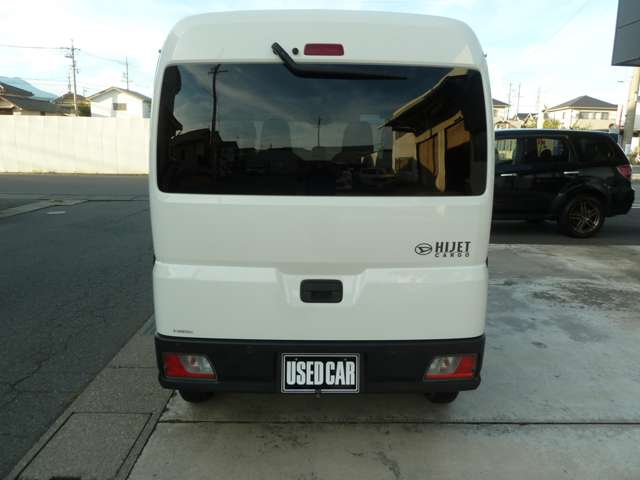Daihatsu Hijet Cargo 6