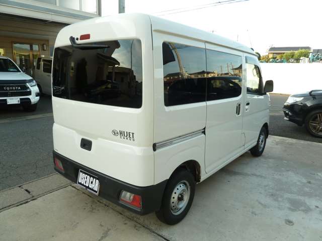 Daihatsu Hijet Cargo 7