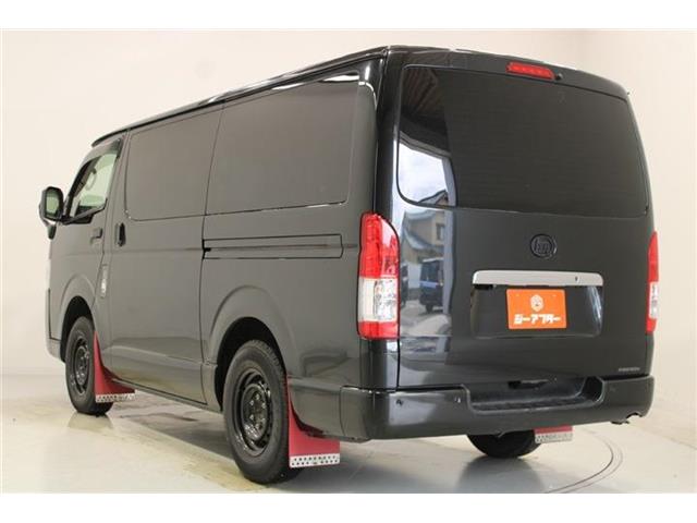 Toyota Hiace Van 11