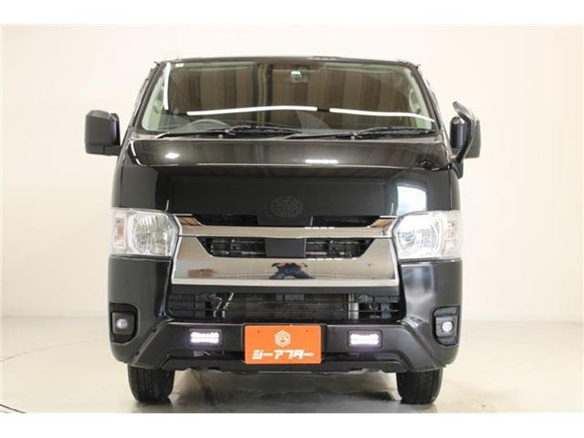 Toyota Hiace Van 8