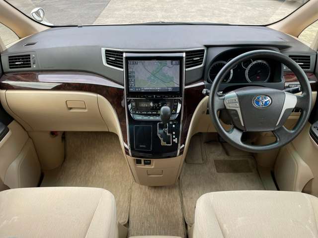 Toyota Vellfire 3
