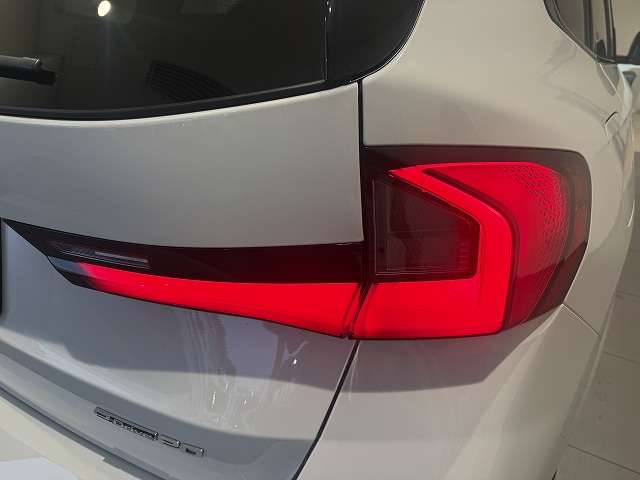BMW iX1 11