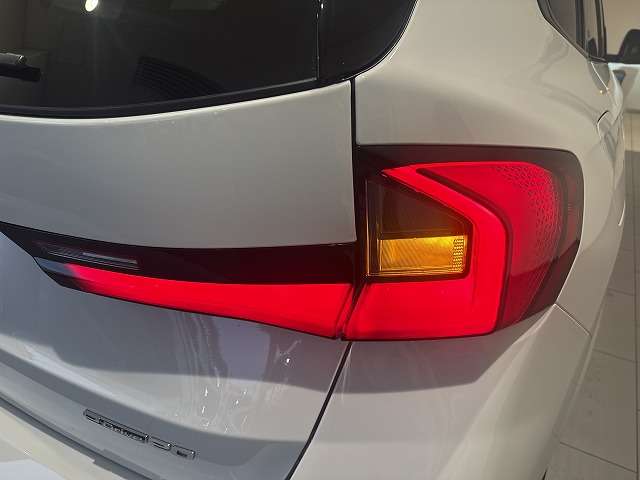 BMW iX1 12