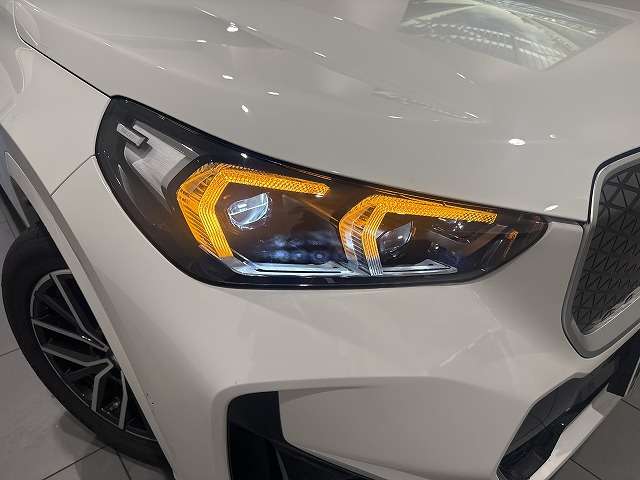 BMW iX1 8