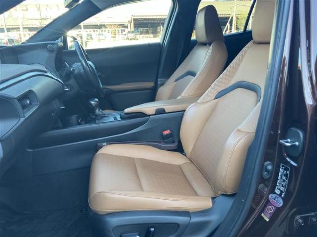 Lexus UX 8