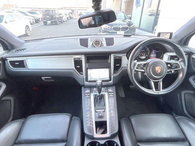Porsche Macan 2