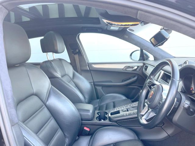 Porsche Macan 9