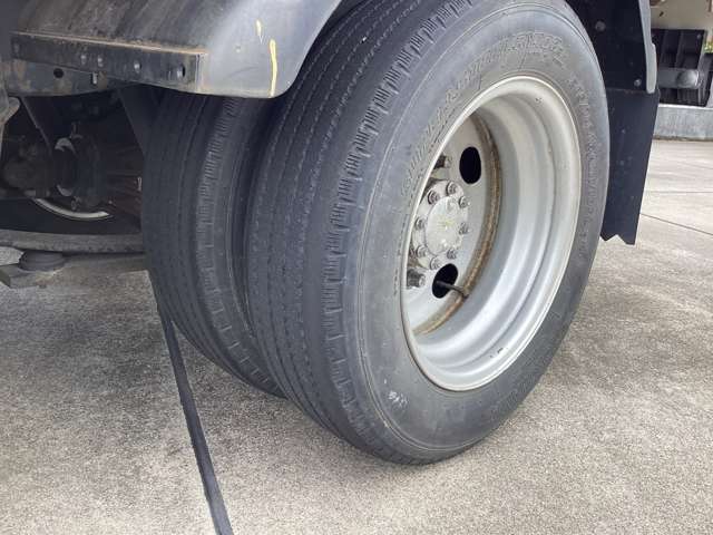 Isuzu Elf 6